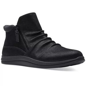 NWOT Women’s Clarks Breeze Range Boots